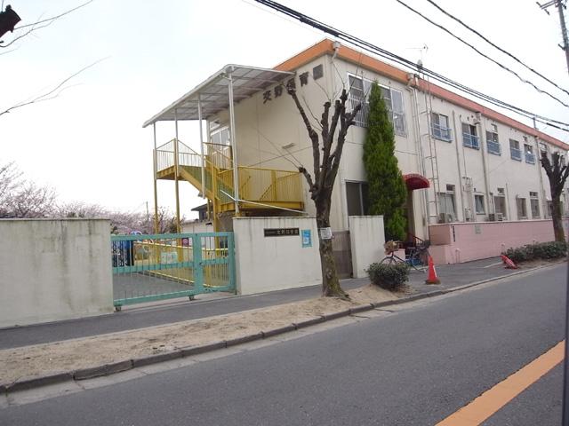 kindergarten ・ Nursery. Katano 425m to nursery school