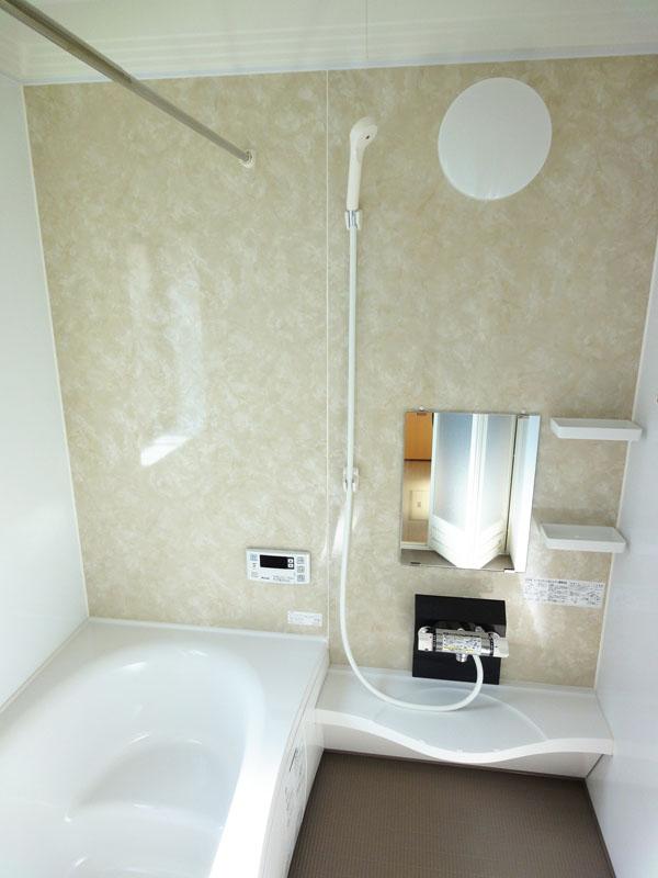 Same specifications photo (bathroom). Bright and comfortable, System bus of bathroom heating dryer with! (The company example of construction photos)