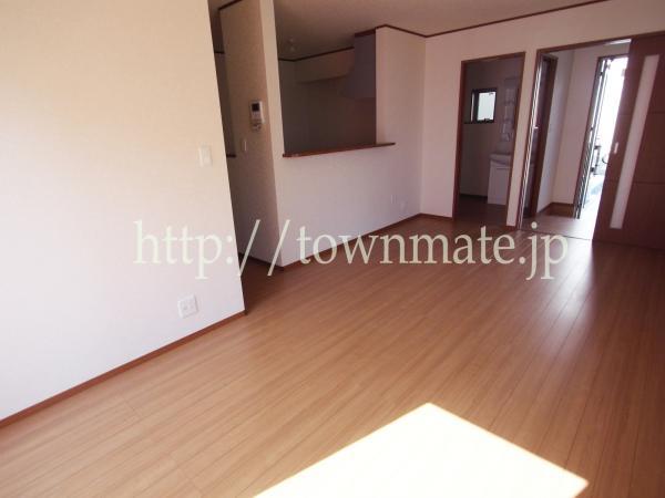 Same specifications photos (living). Bright spacious living