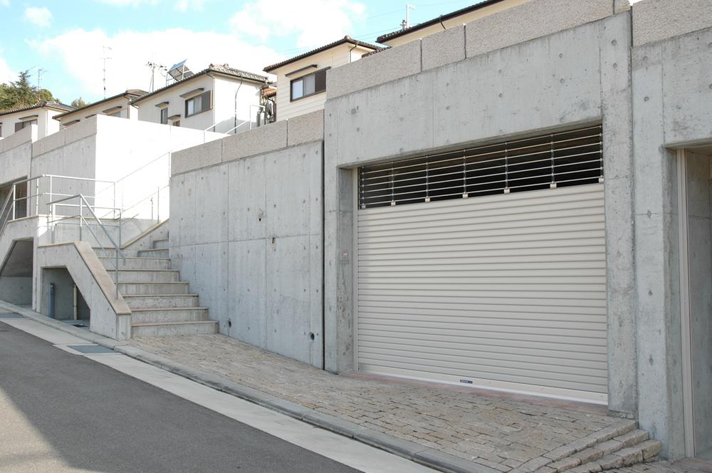 Parking lot. BOX garage with electric shutter Two possible parking