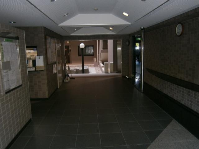 lobby. It is very clean and is managed and chitin