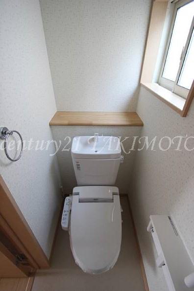 Toilet. Pat ventilation have a window to the toilet! !