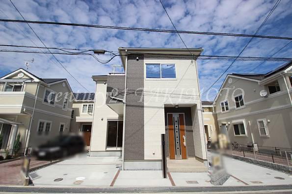 Local appearance photo. The outer wall using a strong siding to dirt! !