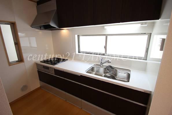 Kitchen. Since the independent type of kitchen spacious living available! !
