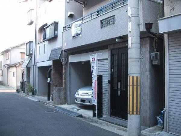 Local appearance photo. Parking one-box car parking Allowed with shutter