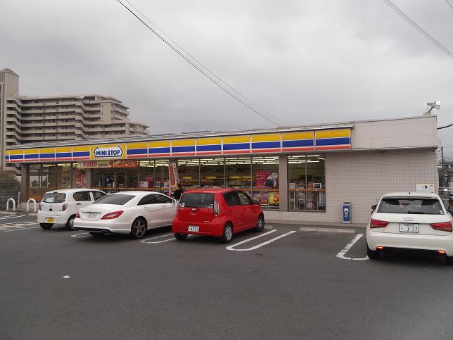 Convenience store. MINISTOP Tondabayashi Suga store up (convenience store) 550m