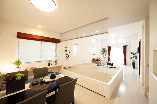 Living.  ☆ The model house LDK middle there is a Japanese-style room impressive LDK