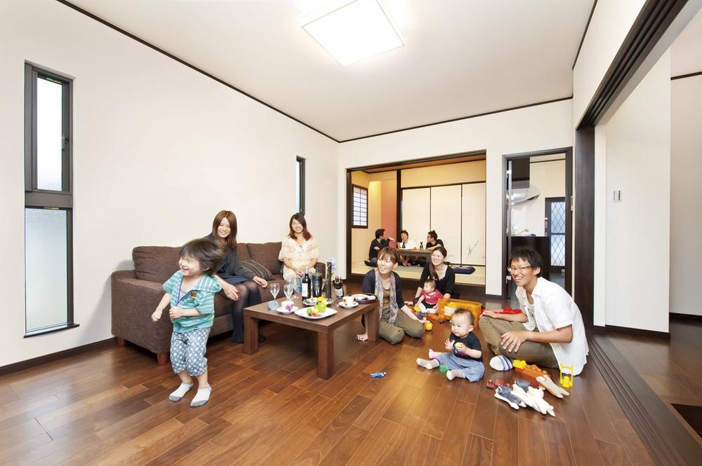 Model house photo. Model house. Precisely because digital era, Is warm there is everyone get together space of this neighborhood.