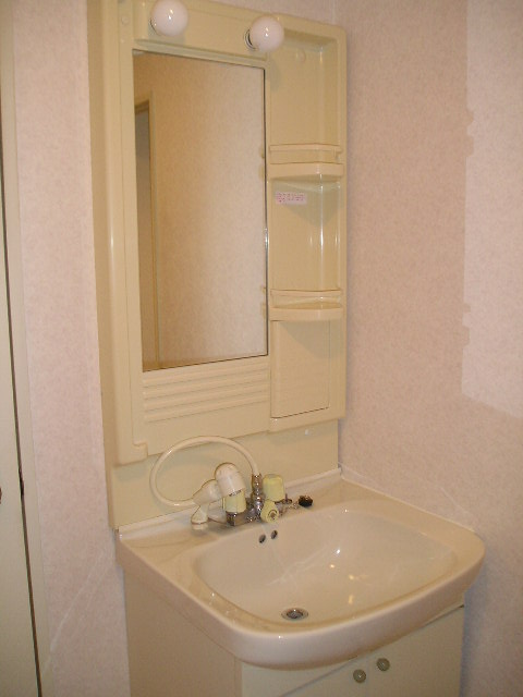 Washroom. Washbasin ⇒ with shampoo dresser (^^) v