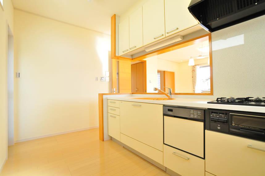Other. System kitchen (dish washing and drying machine choice ・ Marble top plate ・ Glass top stove standard)