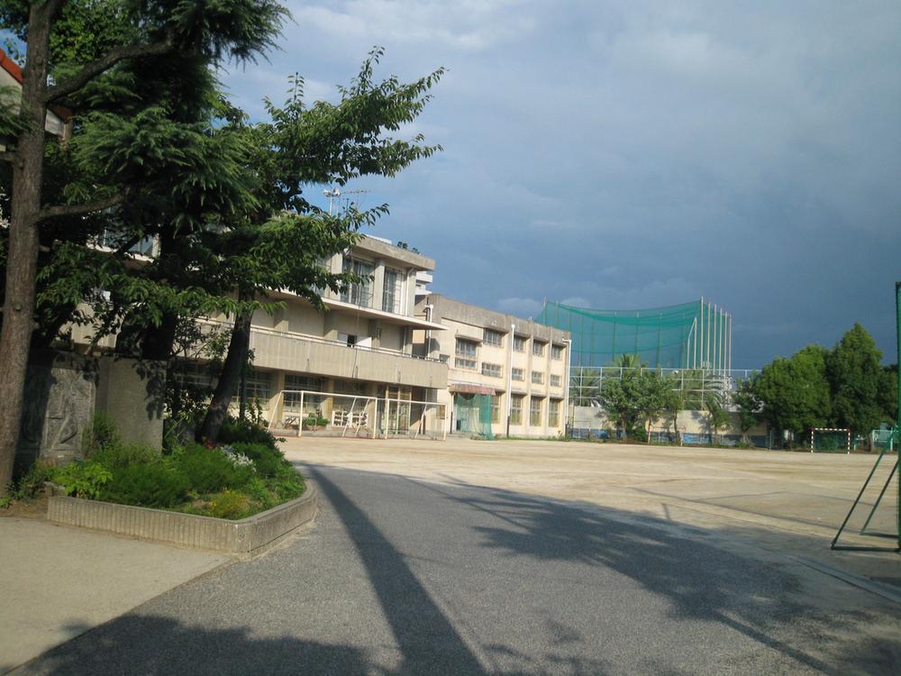 Junior high school. Kishiwada Municipal Kishiki until junior high school 1158m