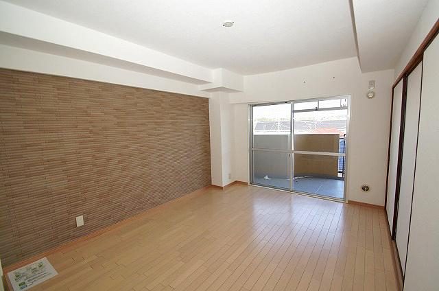 Living. I paste the eco-carat to the air to clean