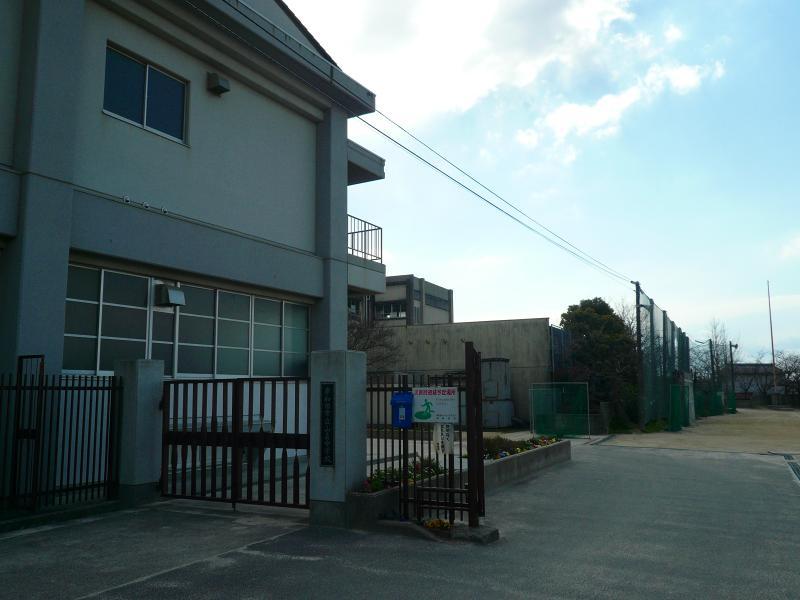 Junior high school. Yamadainaka 1600m to school