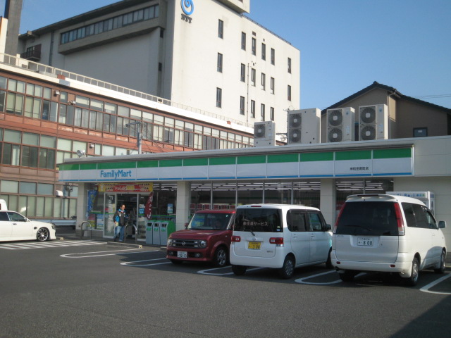 Convenience store. FamilyMart Kishiwada Minamicho store up (convenience store) 267m