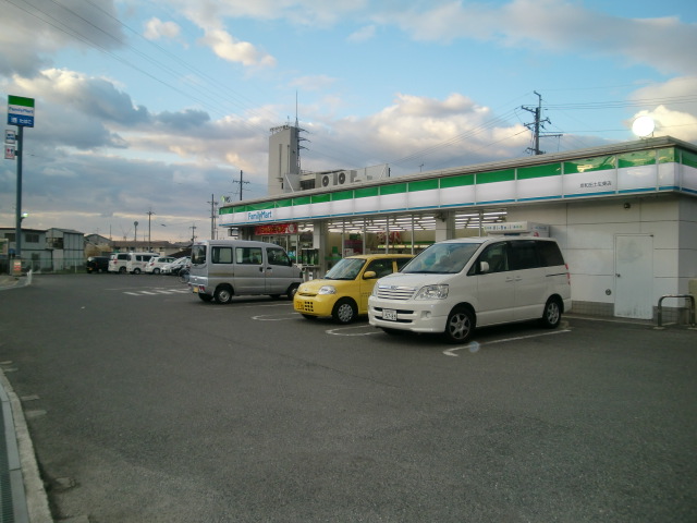 Convenience store. FamilyMart Kishiwada Habu Higashiten up (convenience store) 175m