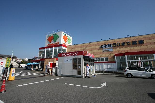 Supermarket. Until Sanei 1260m