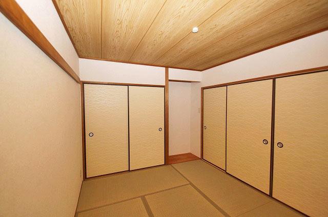 Non-living room. Cross Insect / Tatami mat replacement / Sliding door ・ Shoji had made