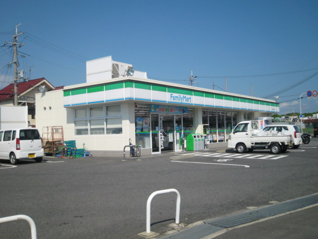 Convenience store. FamilyMart Kishiwada Habu Higashiten up (convenience store) 435m
