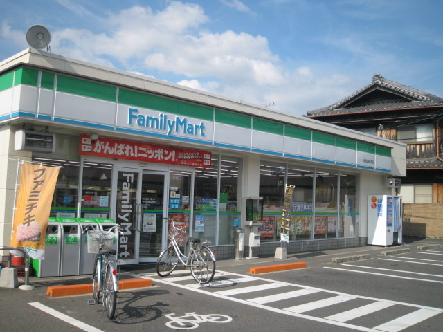 Convenience store. 770m to FamilyMart Kishiwada Okayama-cho store (convenience store)