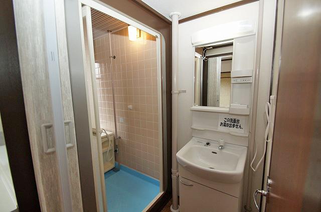 Wash basin, toilet. cross ・ Floor CF re-covered settled