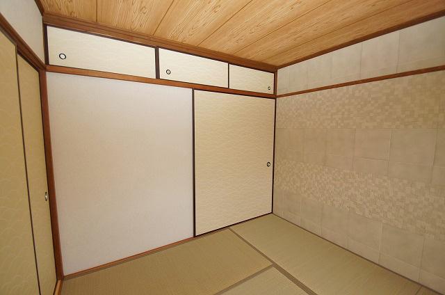 Non-living room. Cross Insect / Tatami had made already