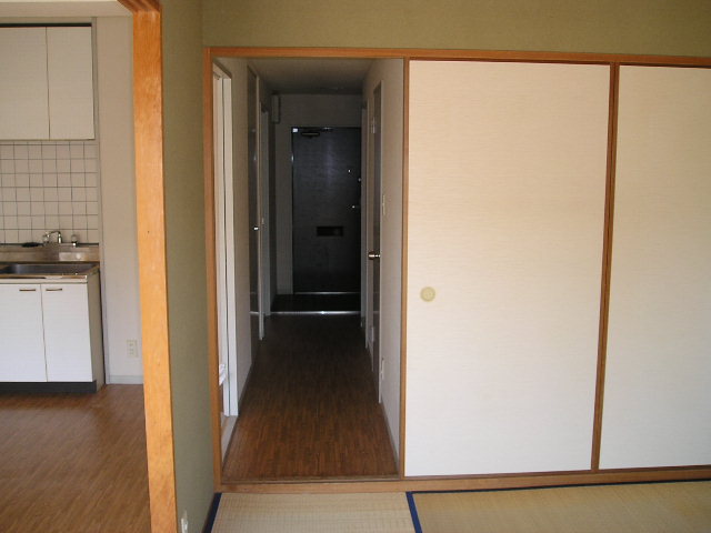 Other room space. To the entrance