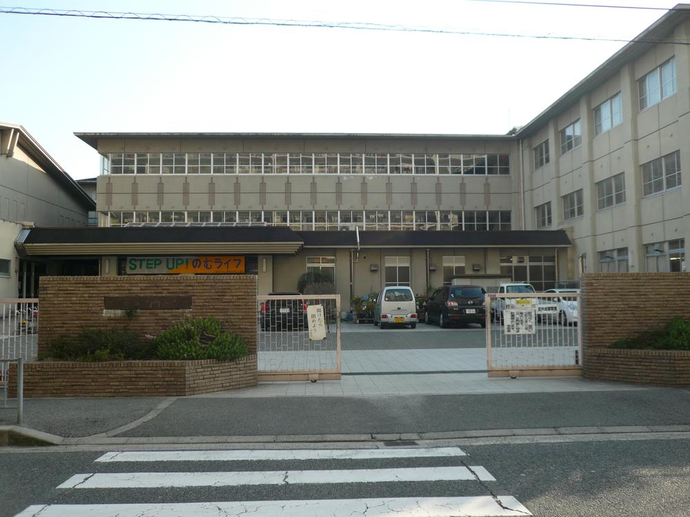 Junior high school. 330m to Nomura junior high school