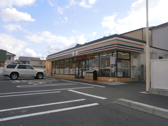 Convenience store. Seven-Eleven Kishiwada Zakuzai-cho 1-chome to (convenience store) 418m