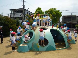 kindergarten ・ Nursery. Until the mountain straight north kindergarten according to the kindergarten that it distance of 450m a 5-minute walk worry is also less safe.