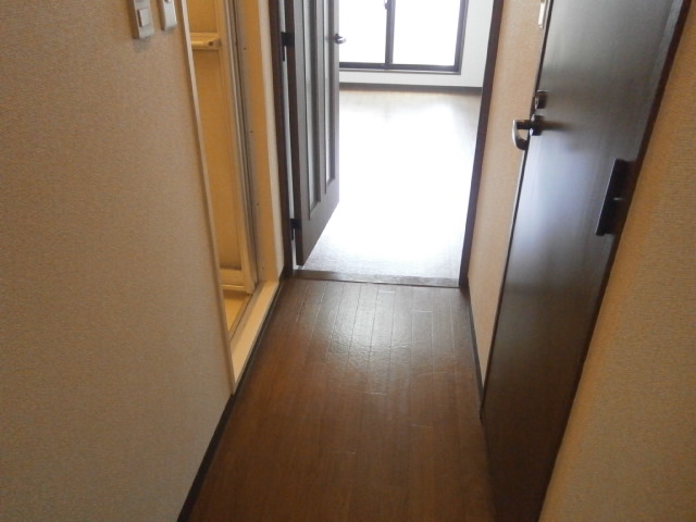 Other room space. Corridor