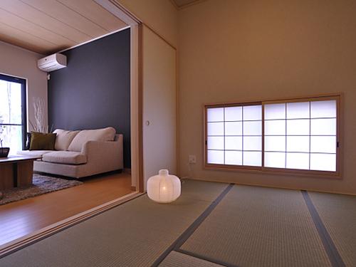 Non-living room. Simple Japanese-style room with a calm. Good to take a nap, Also good to reunion in the Japanese-style room occasionally, How to use a variety.