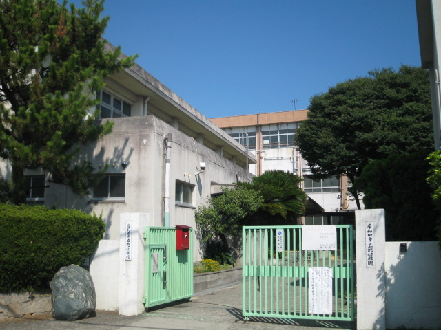 Primary school. Kishiwada TatsuAsahi to elementary school (elementary school) 977m