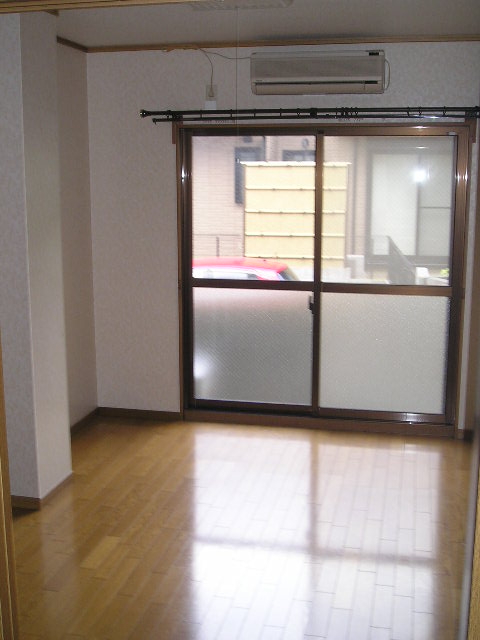 Living and room. Western-style (veranda side)