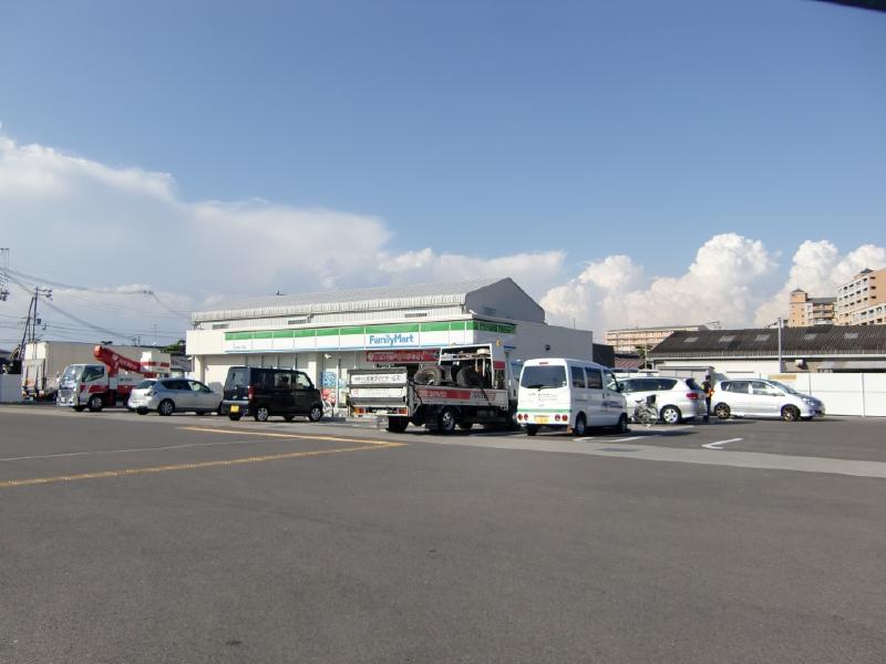 Convenience store. FamilyMart Yoshii-cho-chome store up (convenience store) 556m