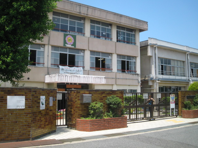 Primary school. Kishiwada City castle until the elementary school (elementary school) 706m