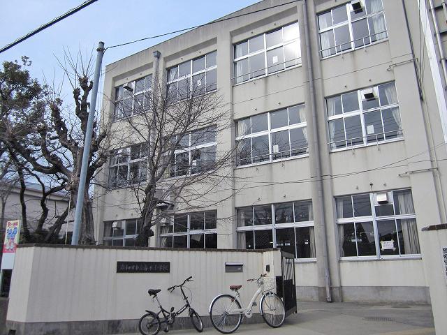 Primary school. Haruki until elementary school 650m