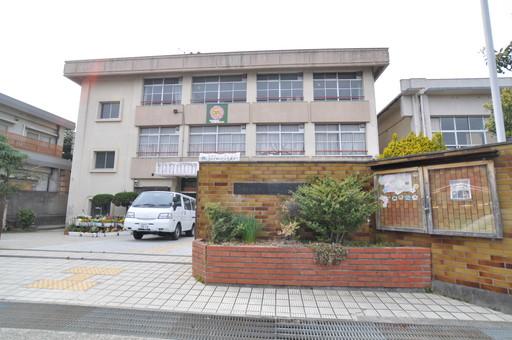 Primary school. Kishiwada City castle until the elementary school 291m