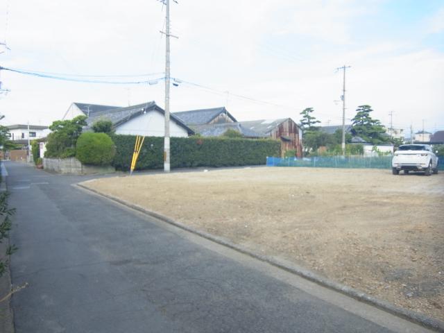 Local photos, including front road. In the field around the residential area, It is easy to live environment.
