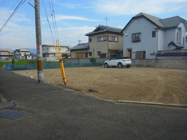 Local photos, including front road. Current situation is a vacant lot. , Please visit the goodness of the day, which is located in the residential area in the Shi local.