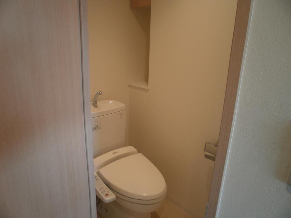 Toilet. Indoor (10 May 2013) Shooting