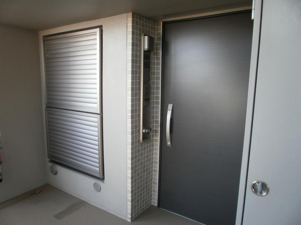 Entrance. Local (10 May 2013) Shooting