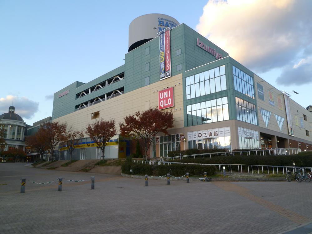 Shopping centre. A 5-minute drive from the 999m Kishiwada Kankan to Kishiwada Kankan Bayside Mall EAST!