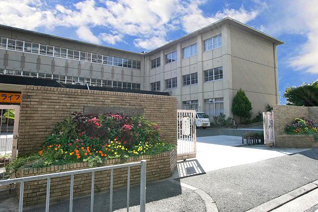 Junior high school. 680m to Nomura junior high school