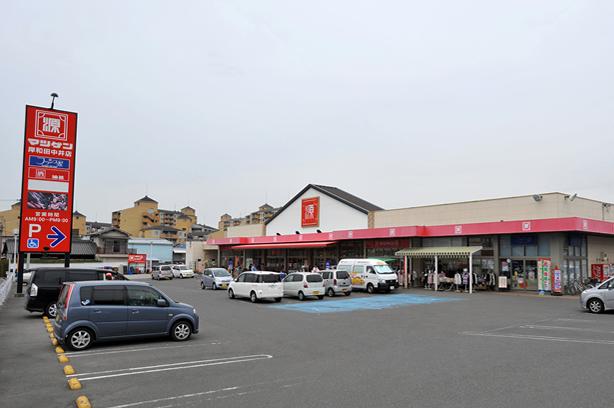 Supermarket. MatsuHajime 960m to Kishiwada Nakai shop