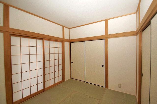 Non-living room. Cross Insect / tatami ・ Sliding door had made