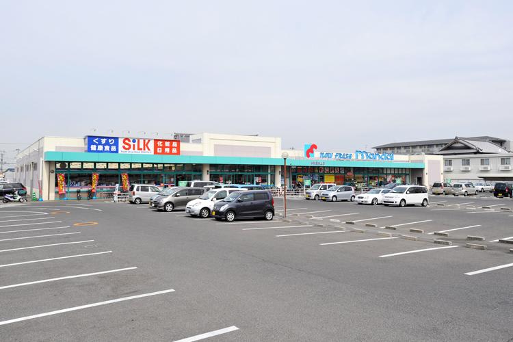 Supermarket. 610m until Bandai Kishiwada Isogami shop