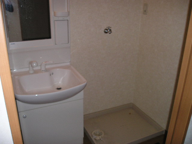 Washroom. Washbasin ⇒ with shampoo dresser