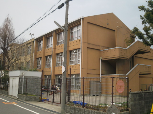 Primary school. Kishiwada 536m to stand Omiya elementary school (elementary school)