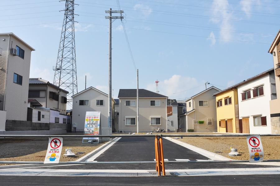 Local photos, including front road. Open feeling full of open outside the structure is, View also often superior to crime prevention surface. (Shooting on site)