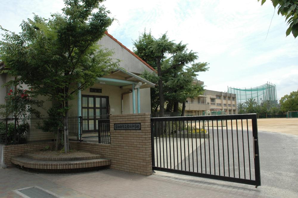 Junior high school. Kishiki 180m until junior high school